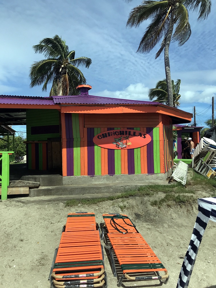 Bar Chinchilla's na plaży Frigate Bay